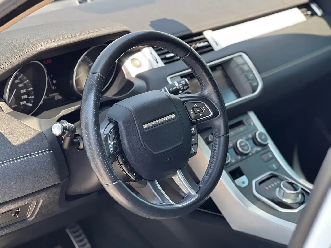 Land Rover Range Rover Evoque 2015 2.0T 5-Door Dynamic Edition фото 11