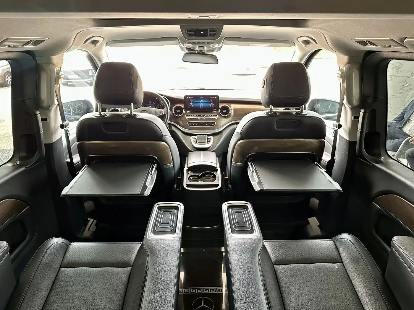 Mercedes-Benz V-Class 2021 V 260 L Long Wheelbase Luxury Edition фото 11