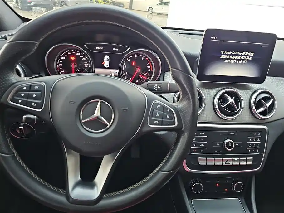 Mercedes-Benz CLA (Import) 2018 CLA 200 Fashion Edition фото 16
