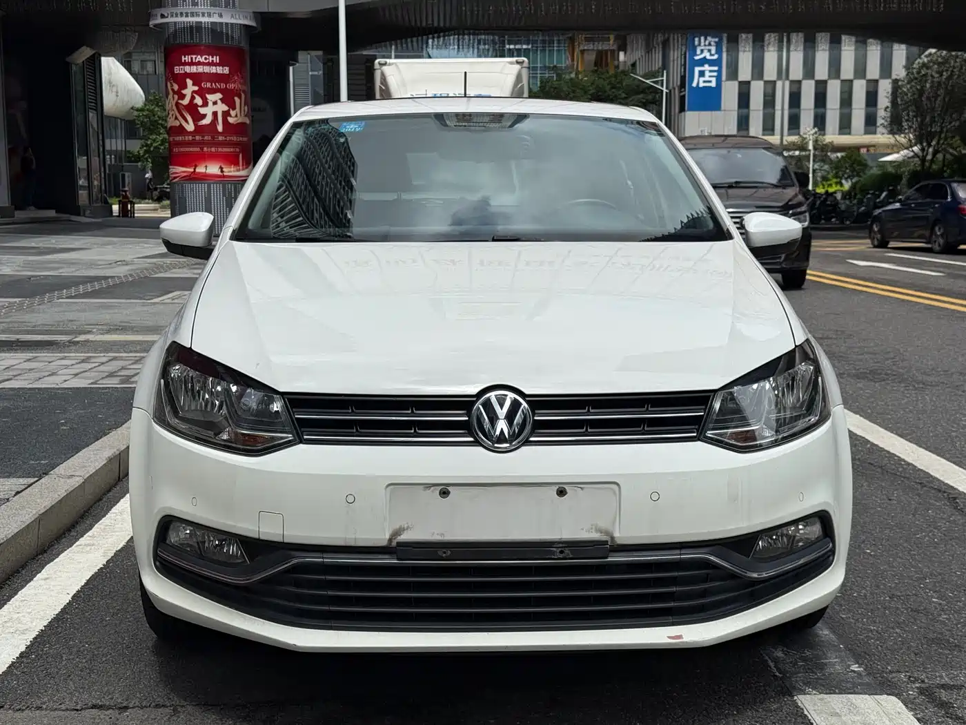 Volkswagen Polo 2014 1.6L Automatic Luxury Edition фото 2