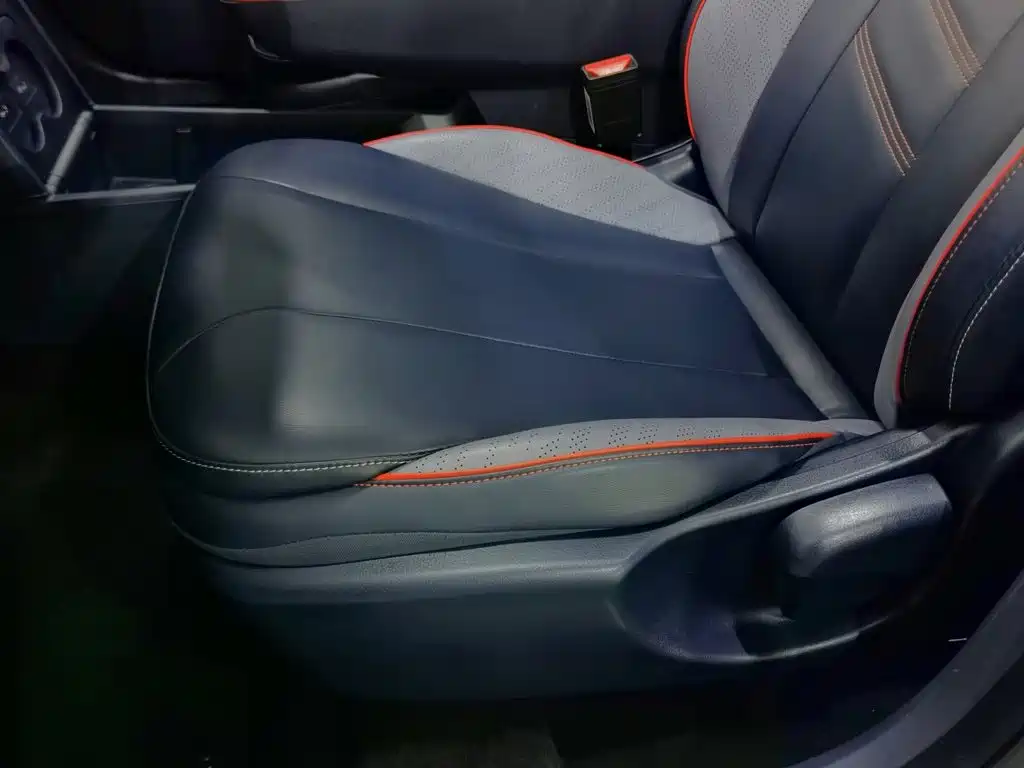 Фото 20 - Geely Geometry E Firefly
