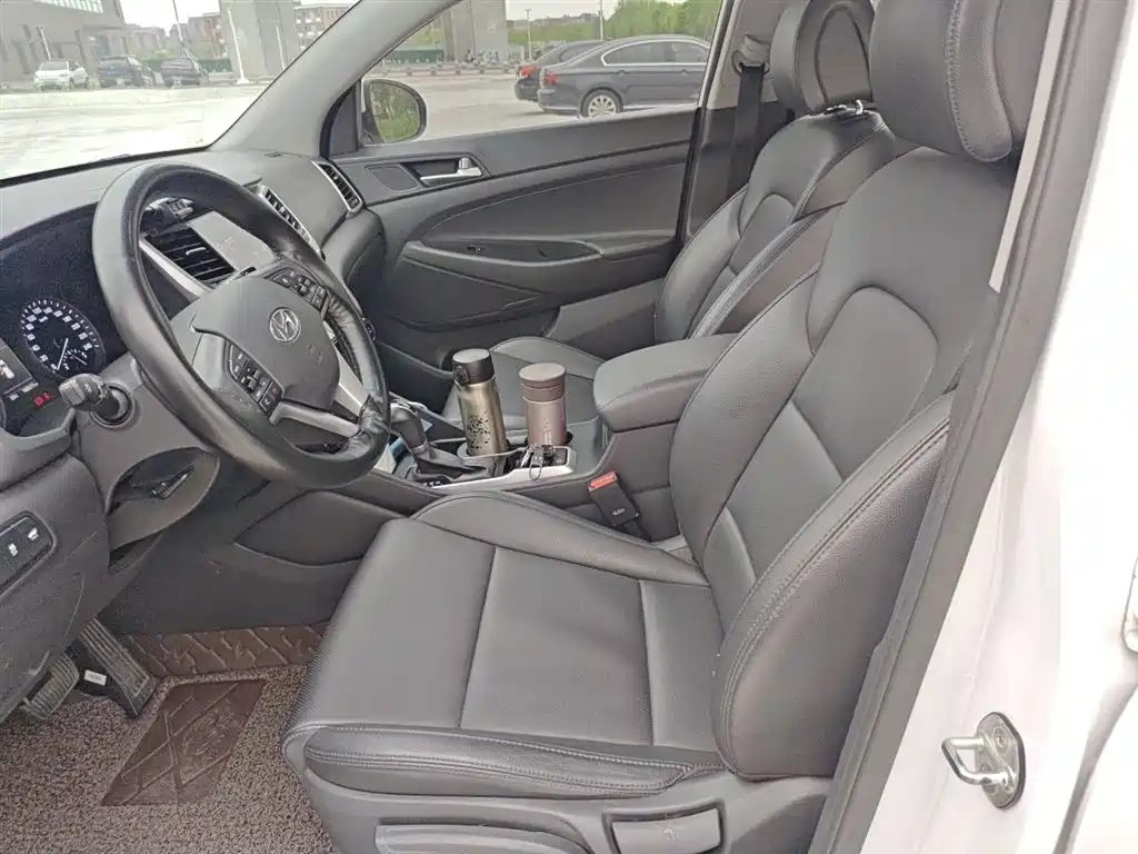 Hyundai Tucson 2015 1.6T Dual Clutch 2WD Leading фото 8
