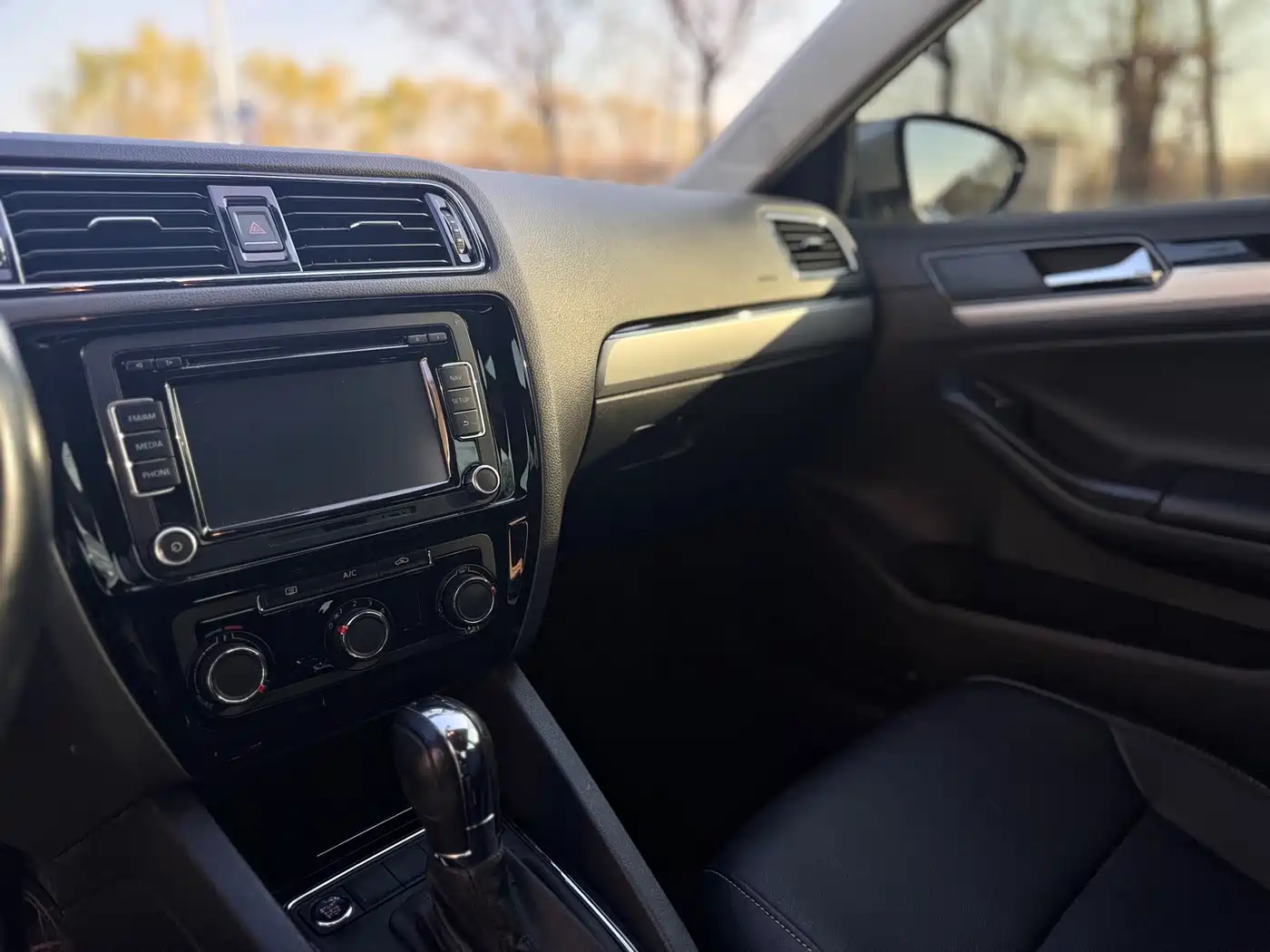 Volkswagen Sagitar 2018 1.6L Automatic Comfort фото 11