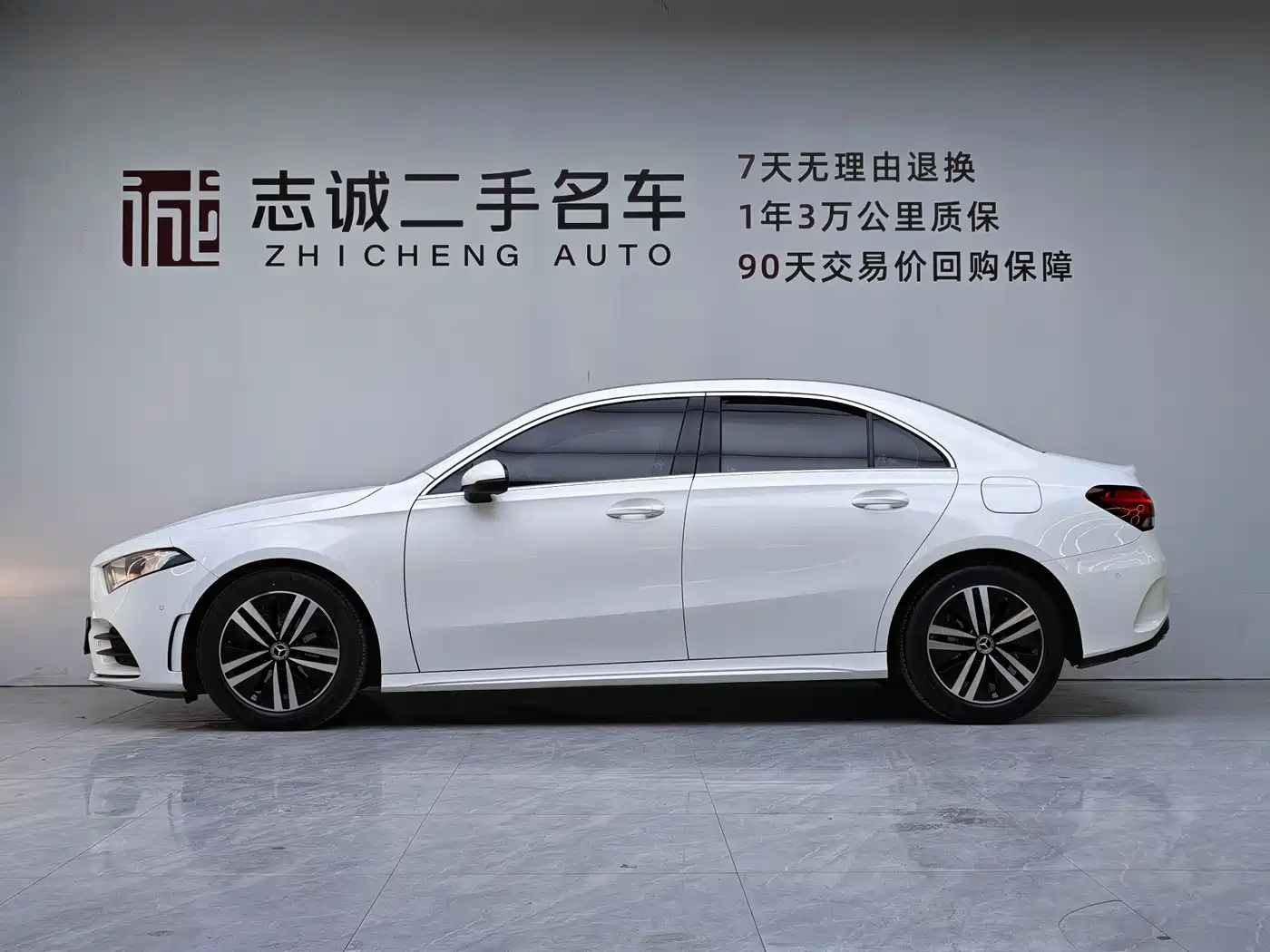 Mercedes-Benz A-Class 2019 A 180 L Sport Sedan фото 3