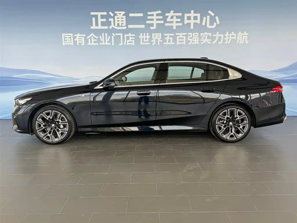 BMW 5 Series 2025 530Li Premium M Sport Package фото 2