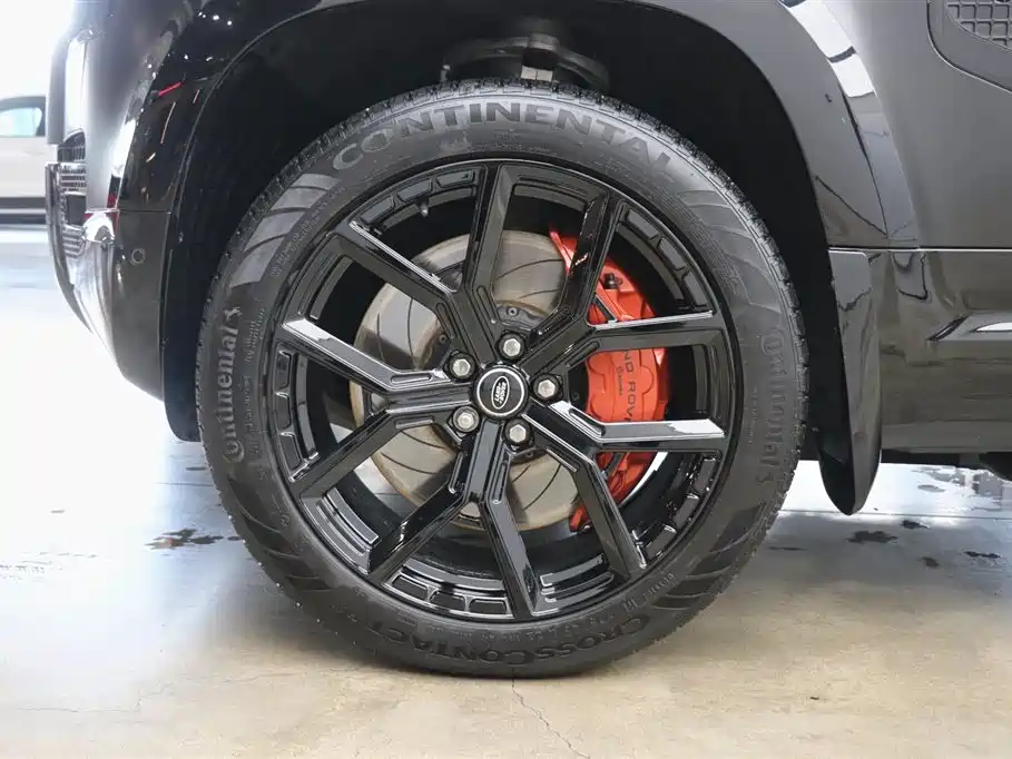 Land Rover Defender 2024 110 3.0T P400 X фото 27