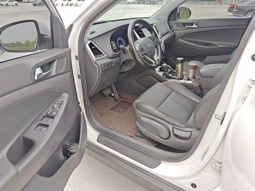 Hyundai Tucson 2015 1.6T Dual Clutch 2WD Leading фото 14