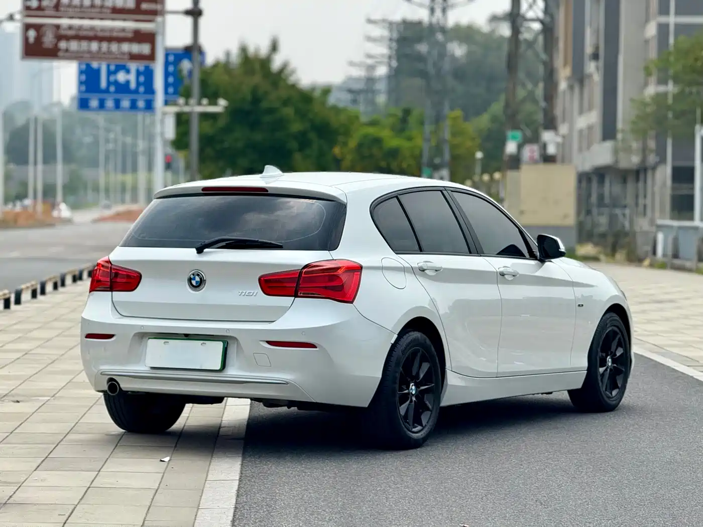 BMW 1 Series (Import) 2015 118i Urban Design Package фото 6