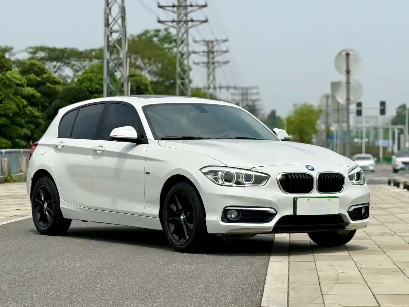 BMW 1 Series (Import) 2015 118i Urban Design Package фото 3