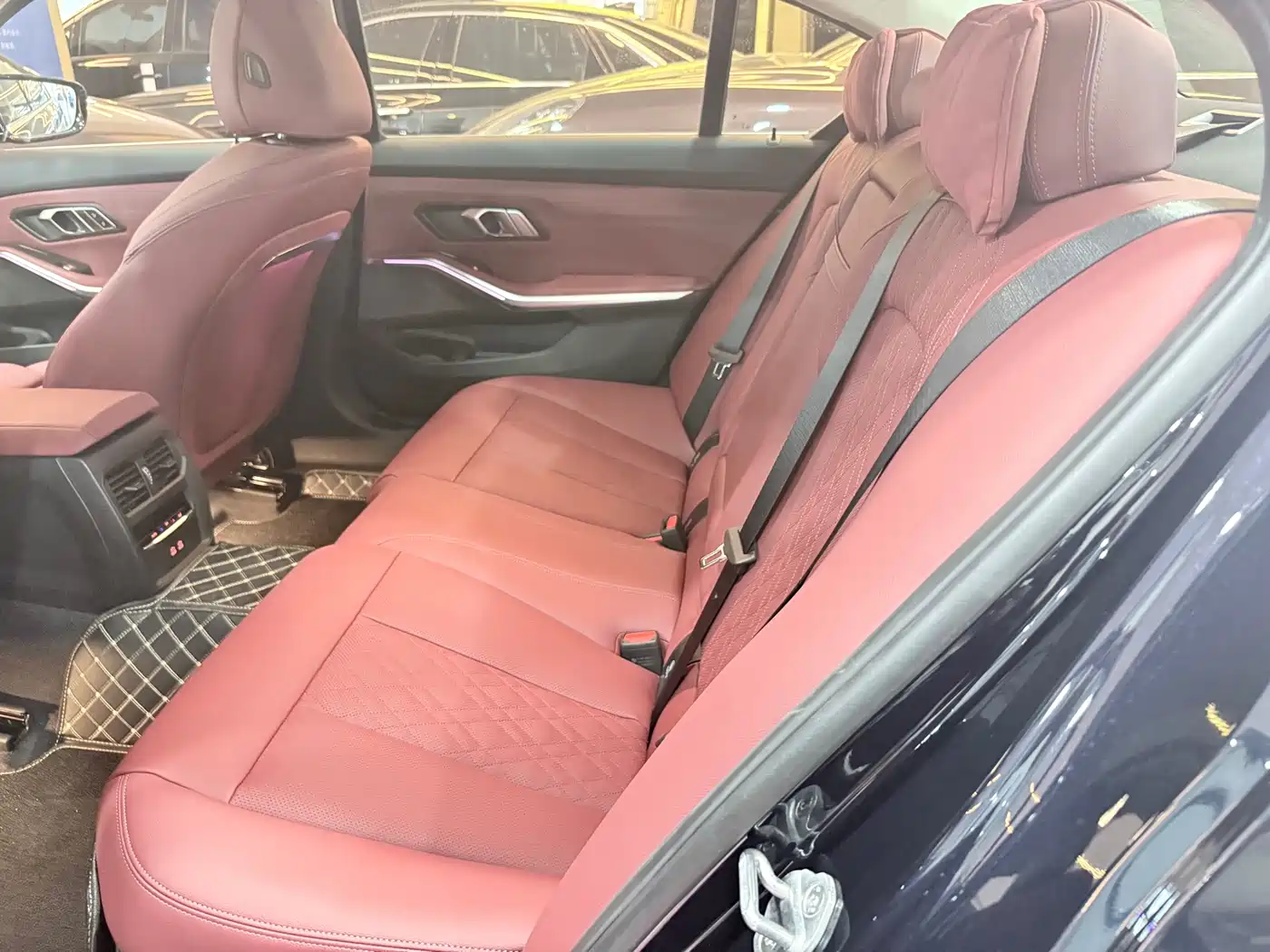 BMW 3 Series 2025 325i M Sport Package фото 9