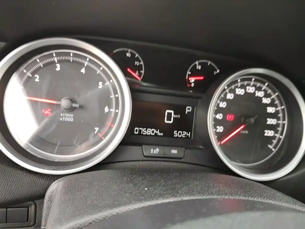 Peugeot 408 2016 1.6T Automatic Luxury Edition фото 12