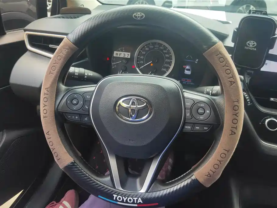 Toyota Corolla 2021 1.2T S-CVT Luxury Edition фото 15
