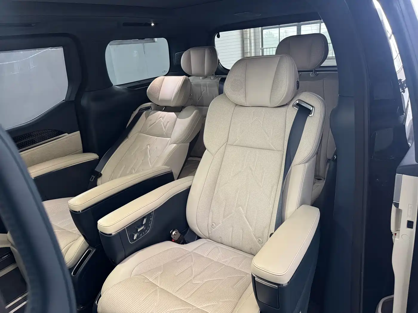 ZEEKR 009 2025 2024 7-Seat Aisle AWD Version 108kWh