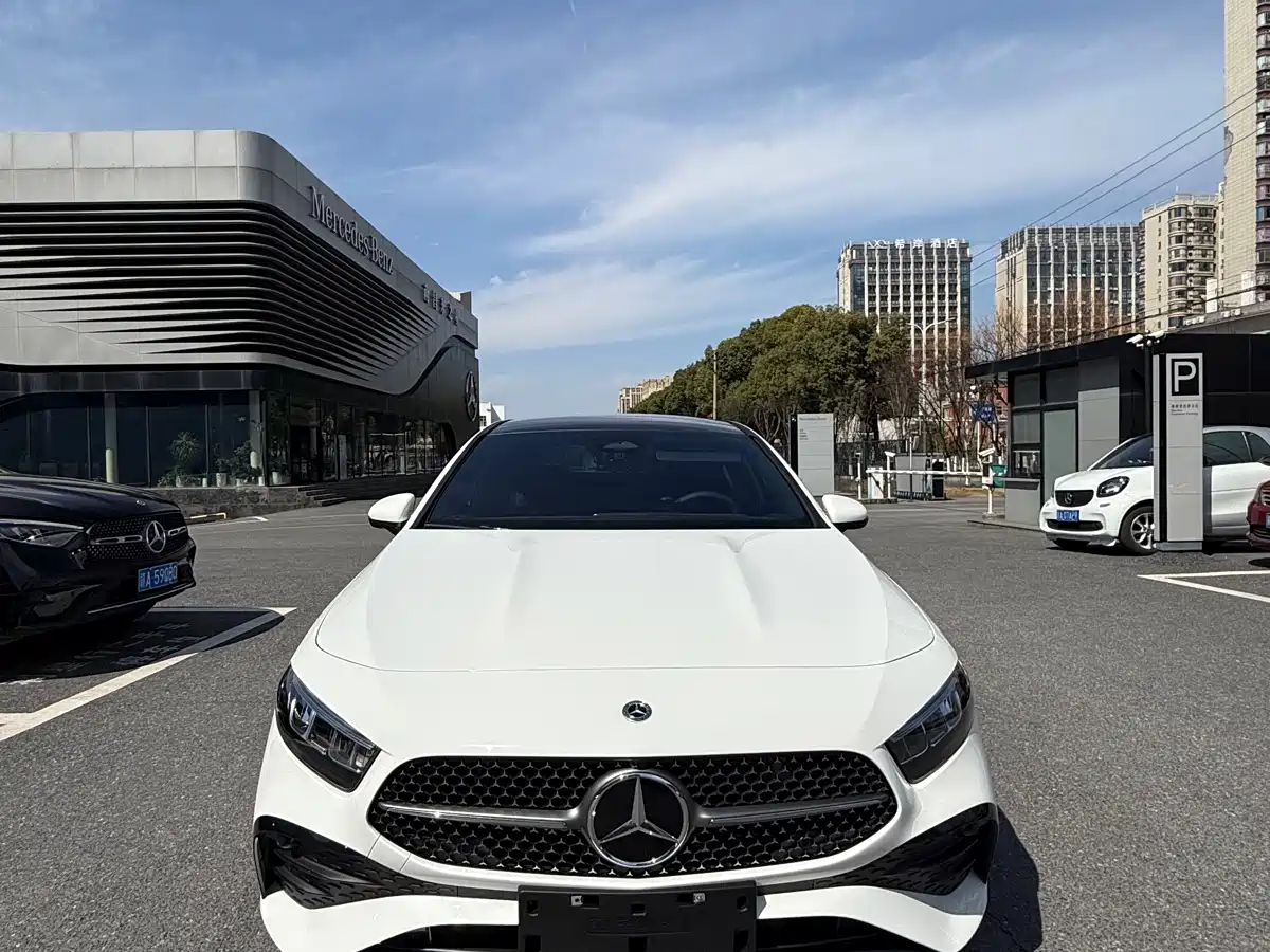 Mercedes-Benz A-Class 2025 Facelift A 200 L Fashion Edition фото 2