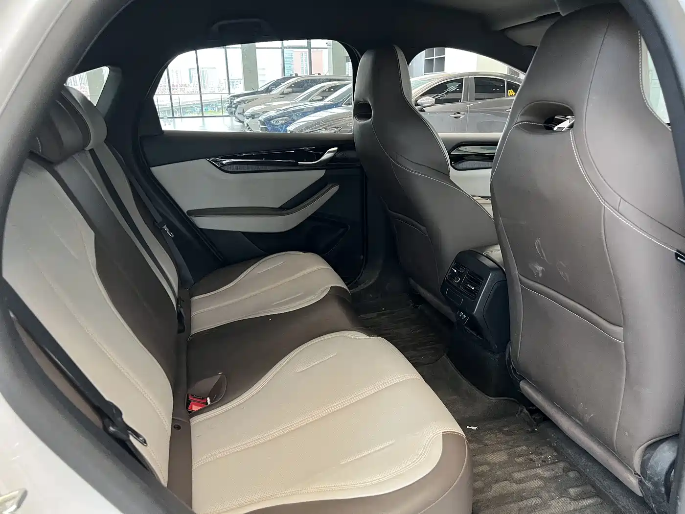 BYD Qin PLUS 2024 Glory Edition DM-i 55KM Leading фото 9