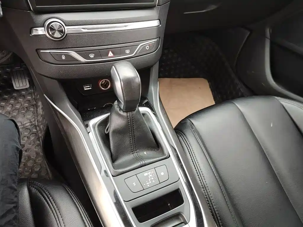 Peugeot 408 2016 1.6T Automatic Luxury Edition фото 14