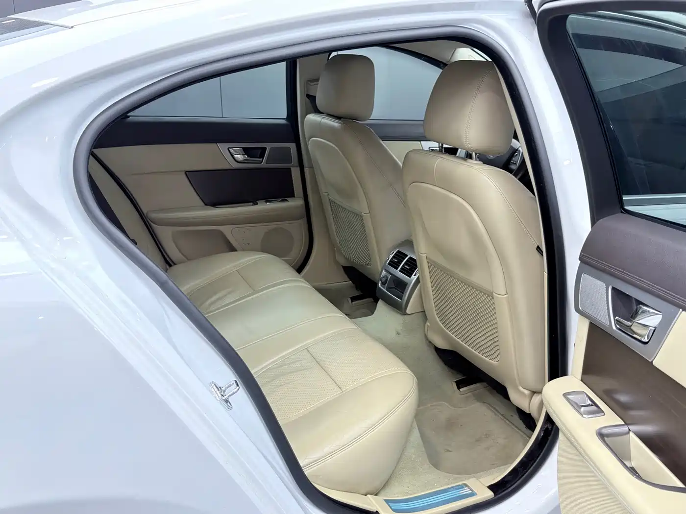 Jaguar XF 2013 2013 XF 2.0T Luxury Edition