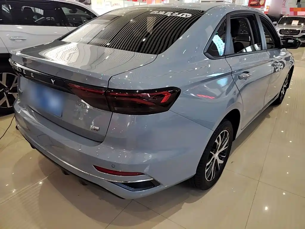 Фото 7 - Geely Emgrand