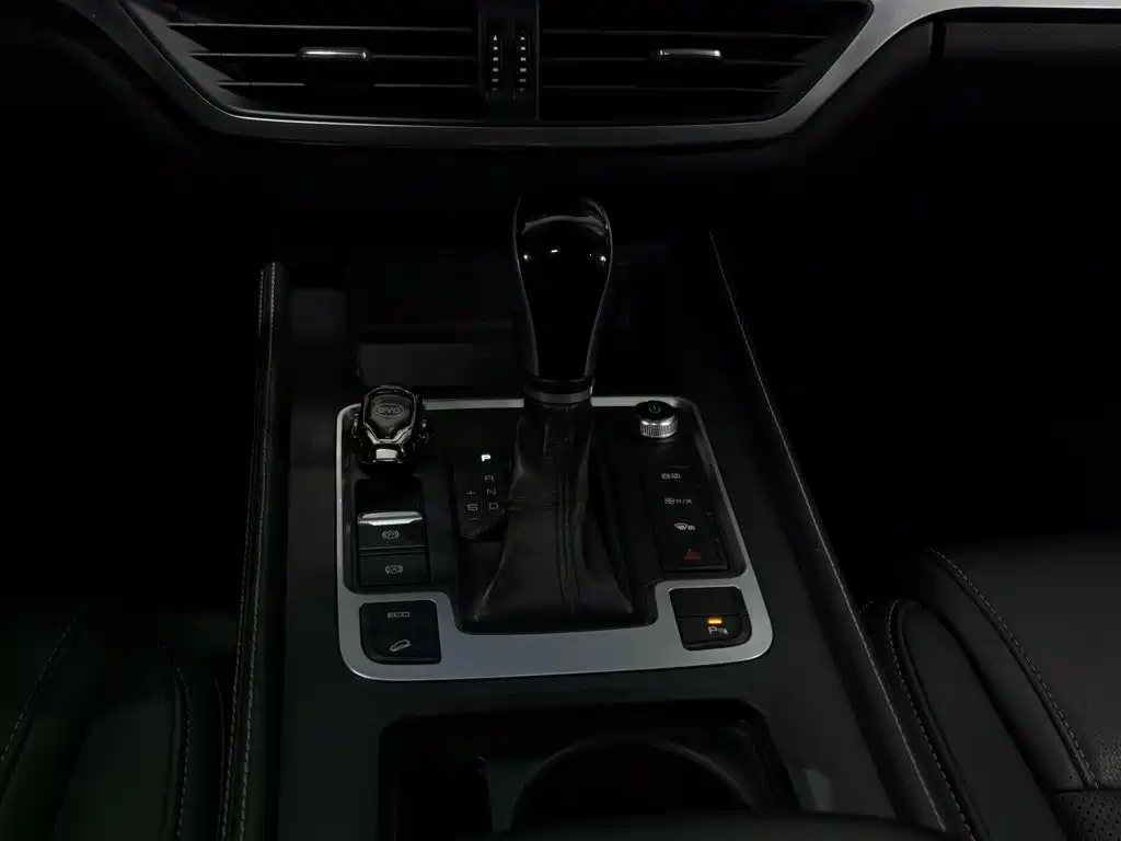 BYD Tang 2019 2018 2.0T Auto Smart Connect Luxury 5-seater China V