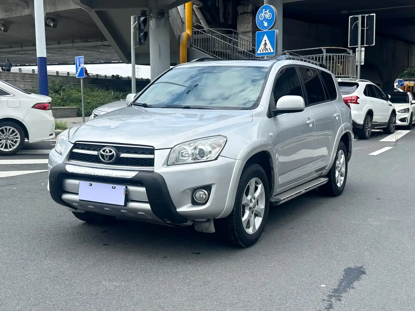 Toyota RAV4 Rongfang 2010 2.4L Automatic Luxury Upgrade Edition