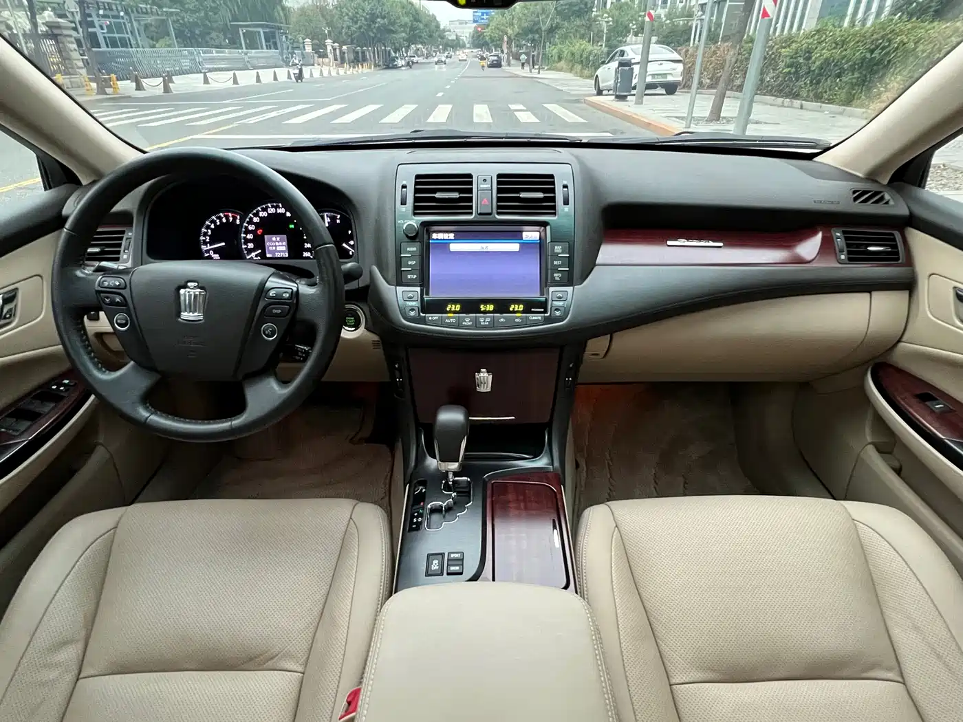 Toyota Crown 2010 2.5L Royal Leather Navigation Edition фото 20