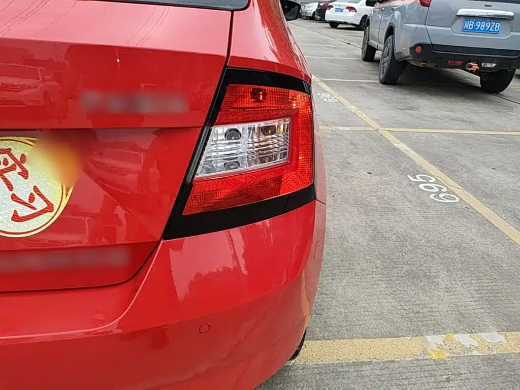 Škoda Fabia 2017 1.4L Auto Car Enjoy Edition фото 7