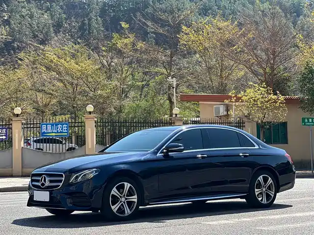 MERCEDES-BENZ E CLASS