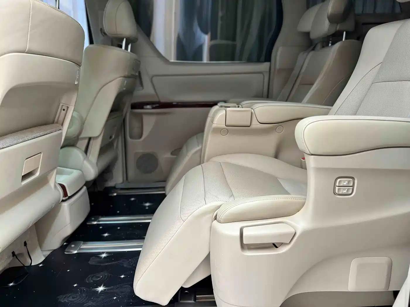 Toyota Alphard 2011 Model 2.4L Luxury фото 23