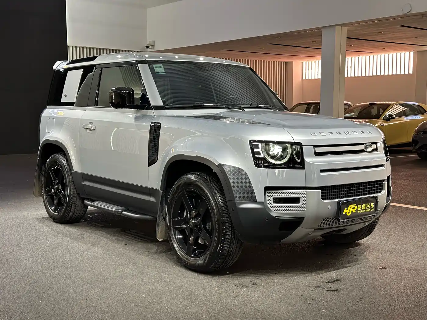 Land Rover Defender 2023 Model 90 3.0T P400 XS фото 3