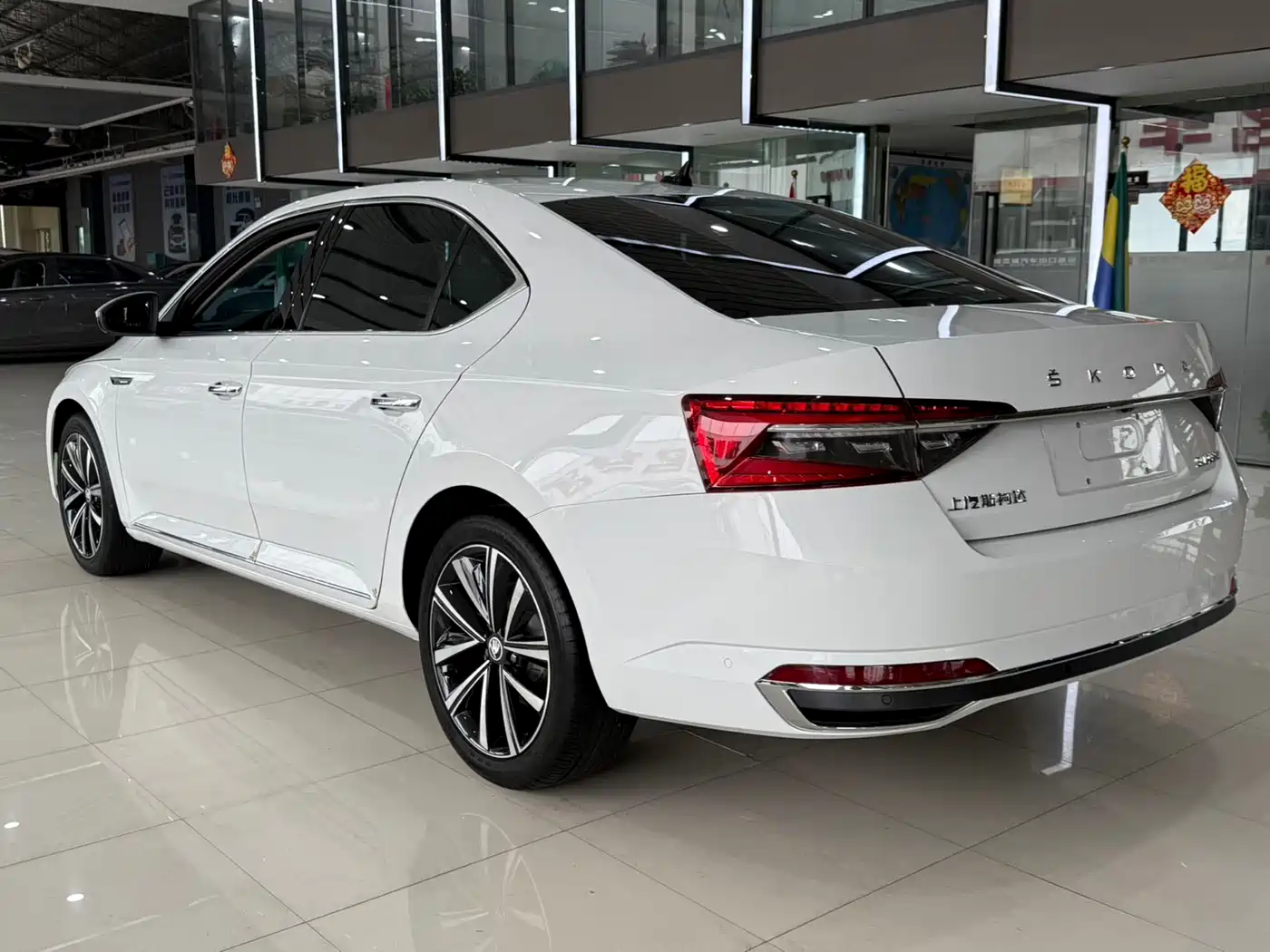 Škoda Superb 2023 Facelift TSI280 DSG Premium Edition фото 4