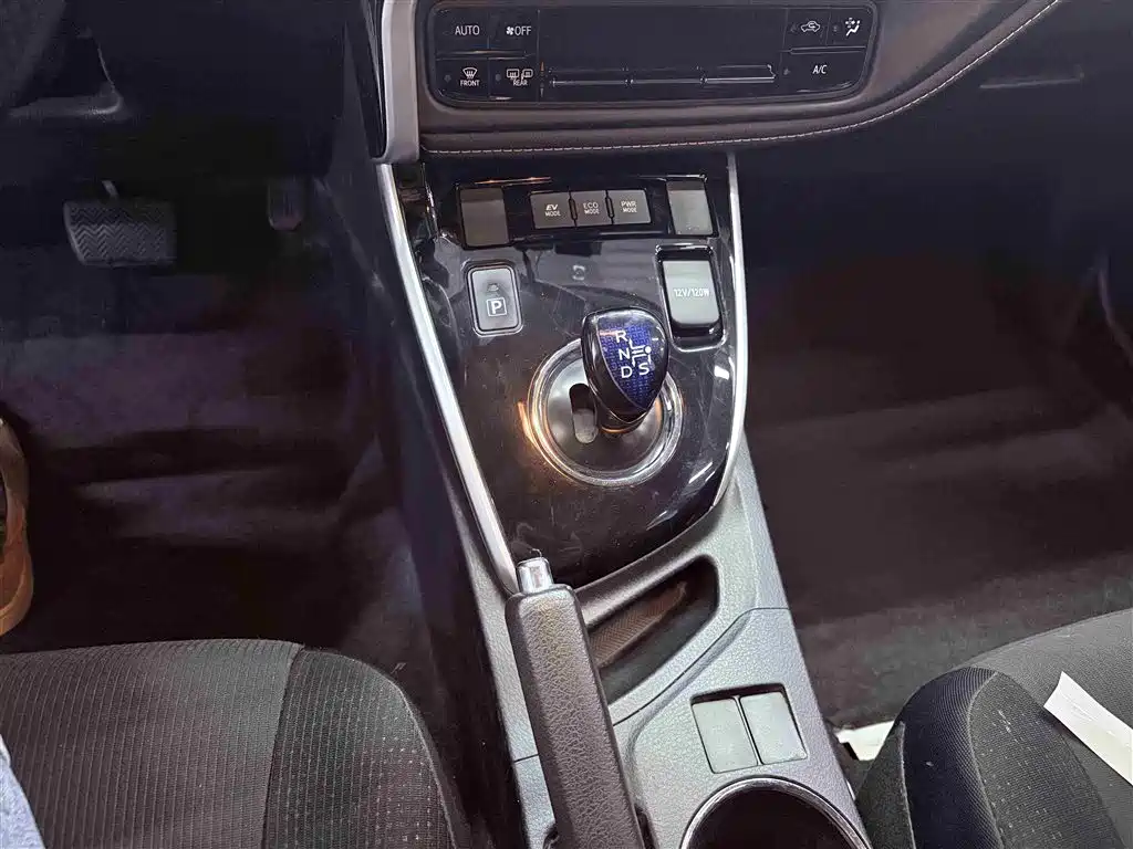 Toyota Corolla 2017 Facelift Hybrid 1.8L E-CVT Leading Edition фото 15