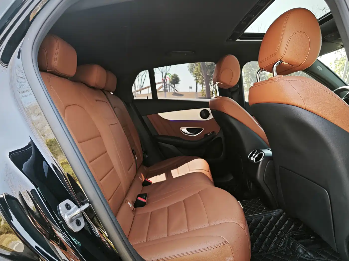 Mercedes-Benz GLC Coupe 2023 Model GLC 260 4MATIC Coupe SUV фото 13