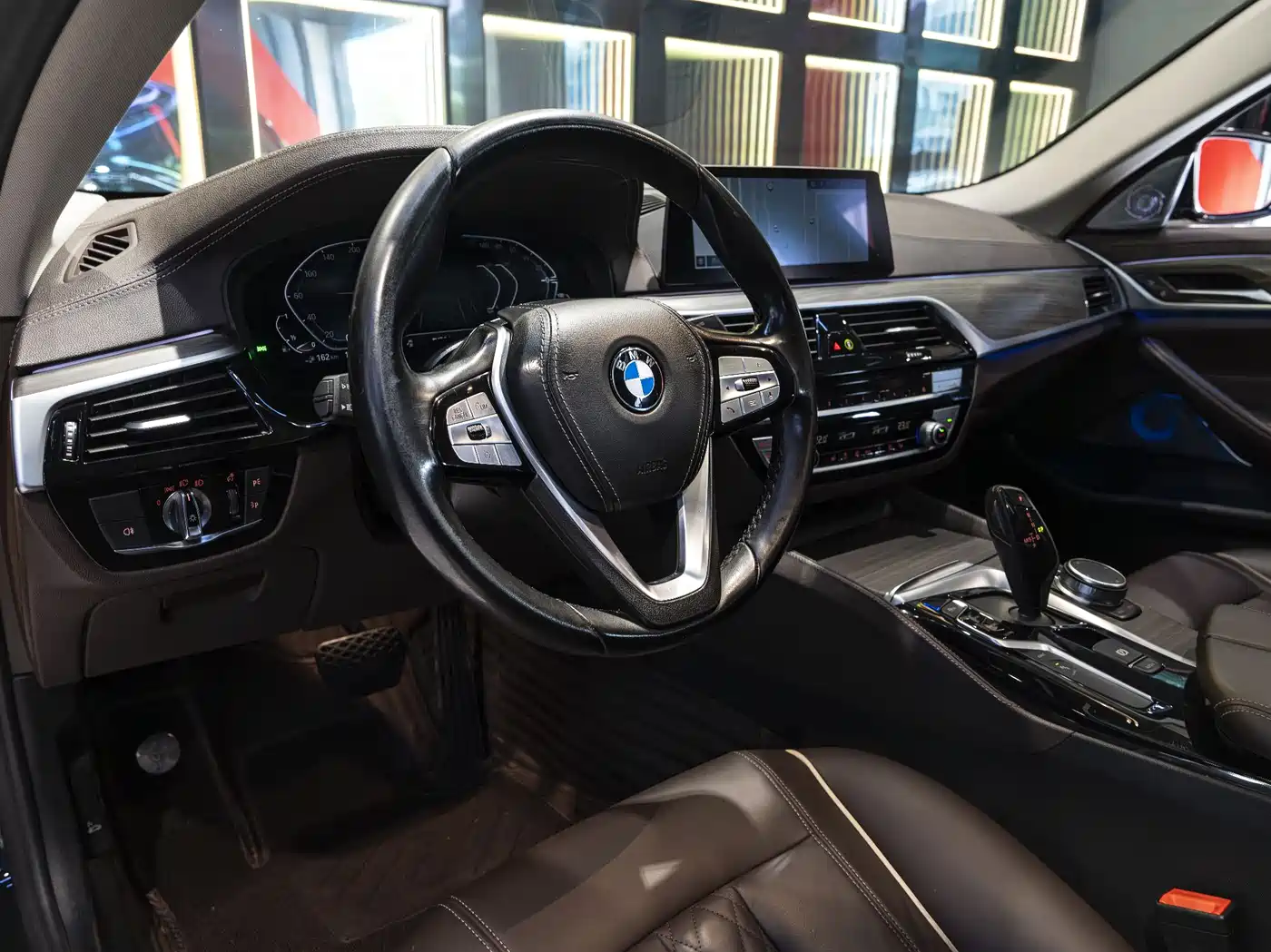BMW 5 Series New Energy 2020 530Le Luxury Package фото 13