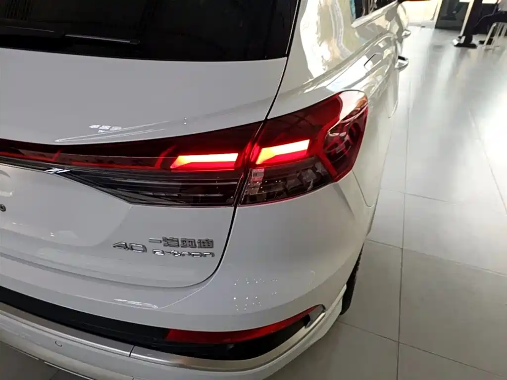 Audi Q4 e-tron 2023 40 e-tron Innovation Edition фото 8