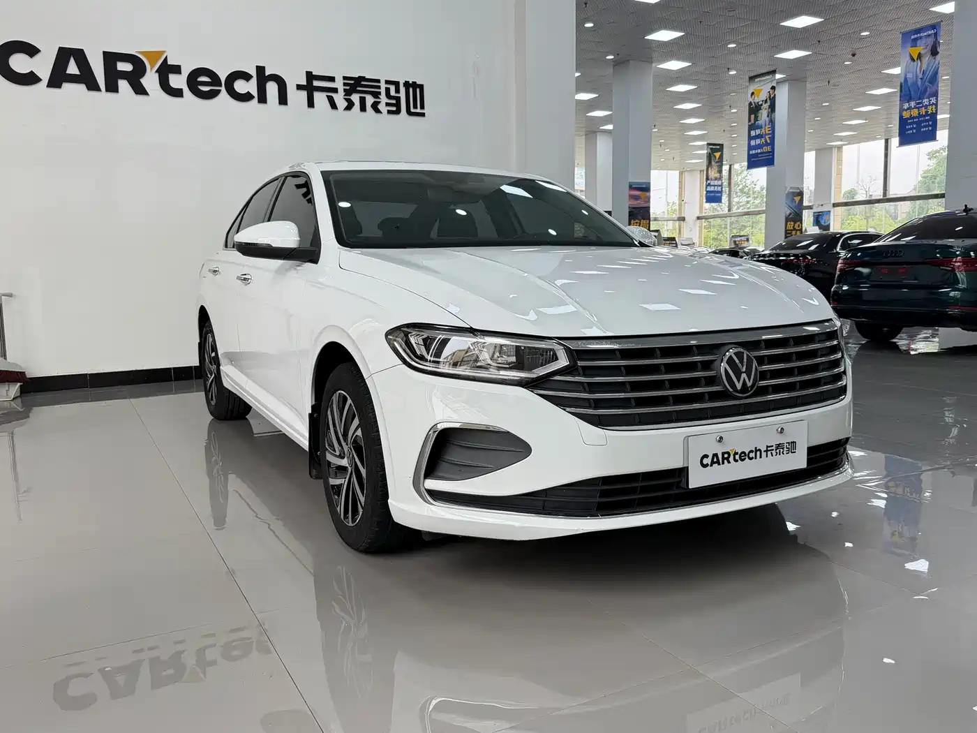 Volkswagen Lavida 2023 1.5L Auto Five Million Edition фото 3