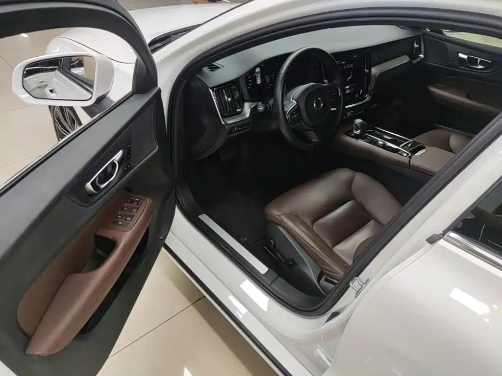 Фото 16 - Volvo S60 Plug-in Hybrid