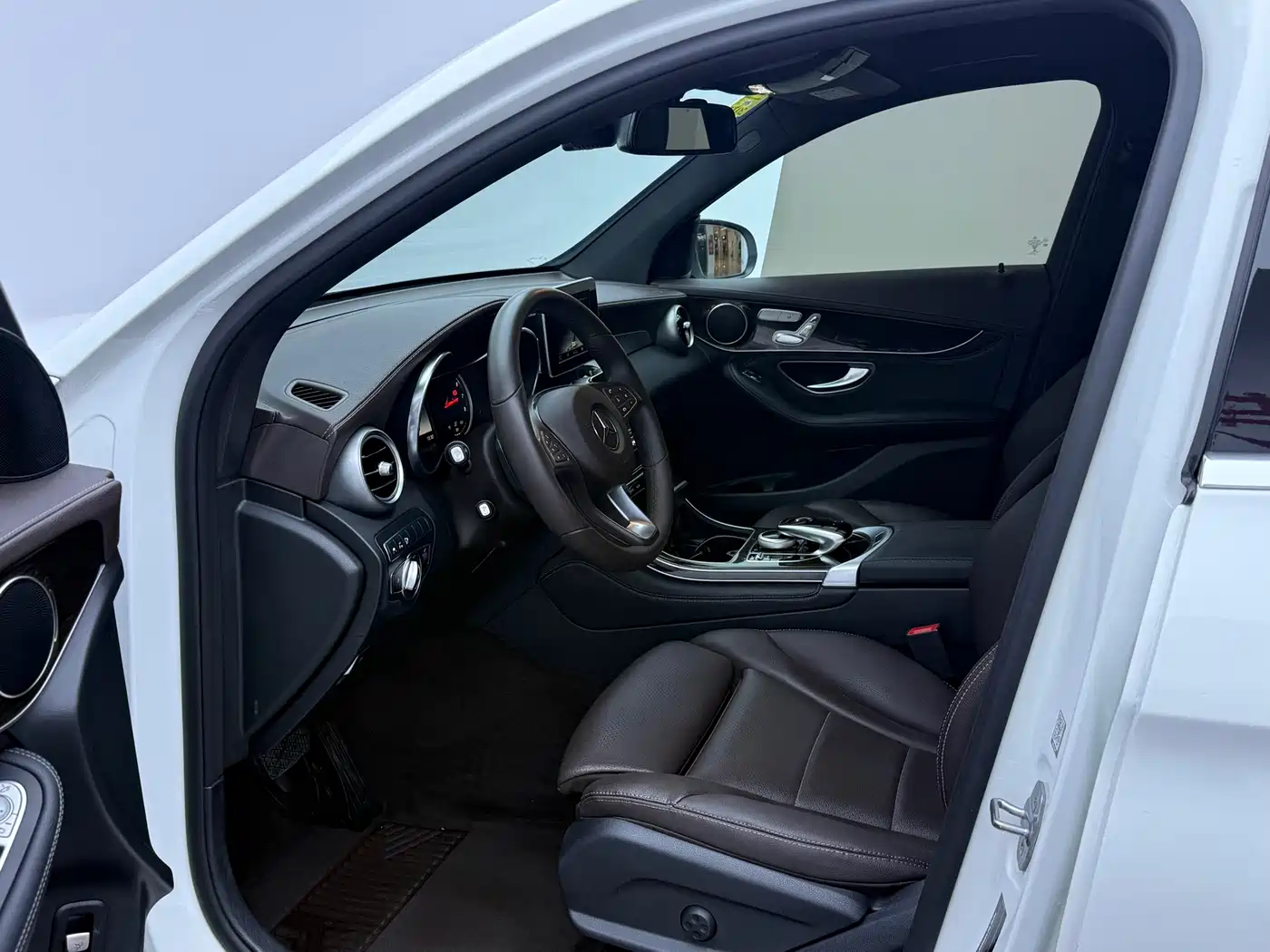 Mercedes-Benz GLC 2018 Facelift GLC 260 4MATIC Luxury фото 10
