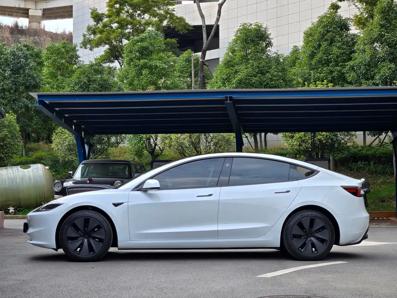 Фото 2 - Tesla Model 3