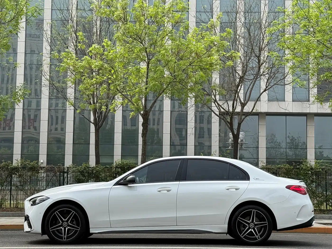 Mercedes-Benz C-Class 2023 Facelift C 260 L Night Sport Edition фото 10