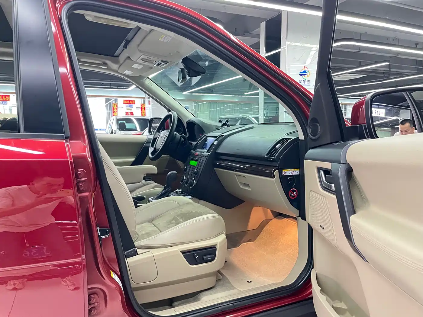 Land Rover Freelander 2 2011 3.2L China Red Limited Edition фото 17