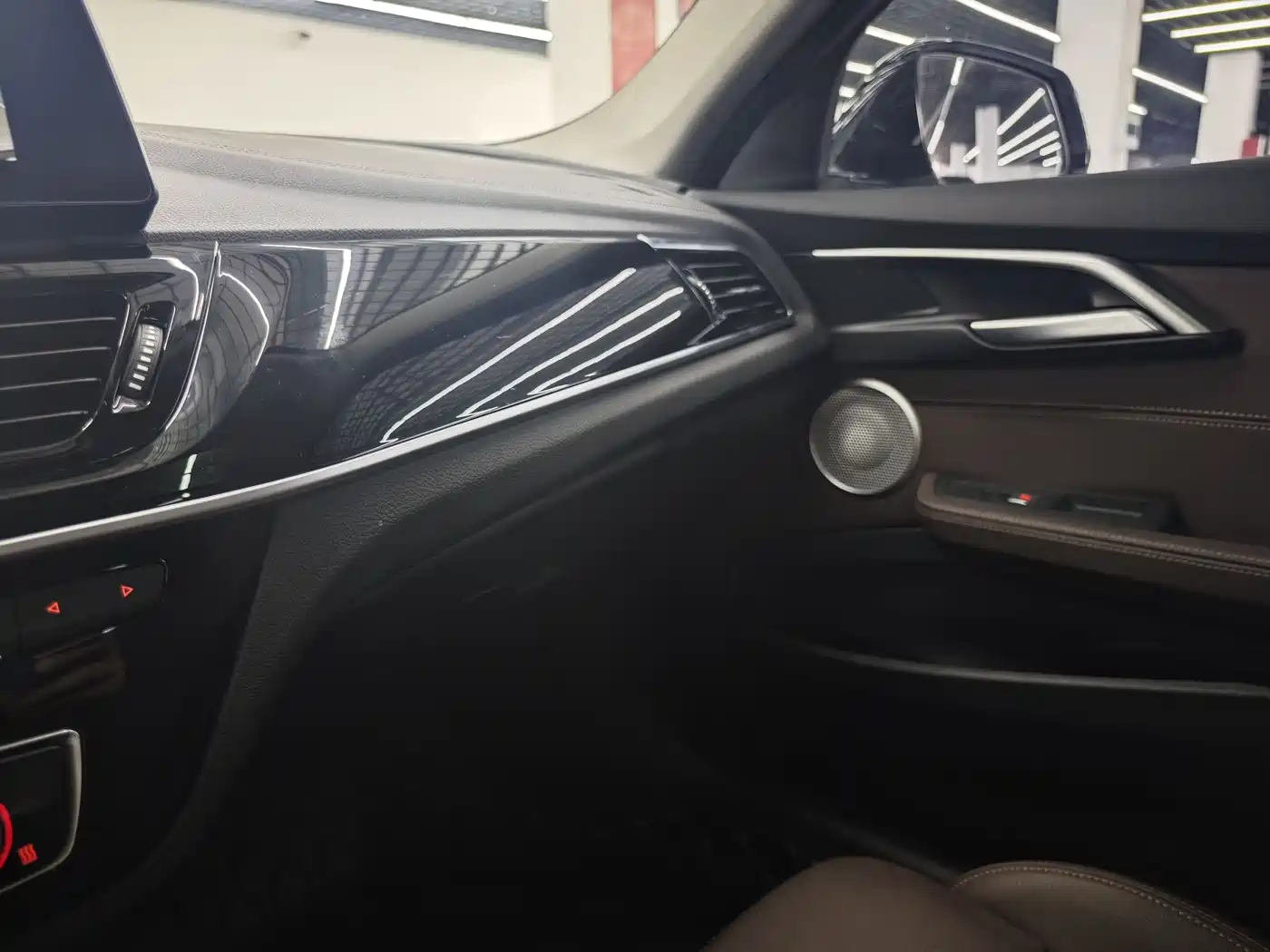 BMW 1 Series 2021 120i M Sport Shadow Edition фото 18