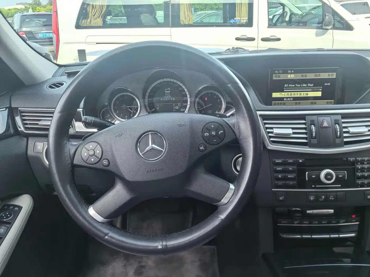Mercedes-Benz E-Class 2012 E 300 L Fashion фото 12