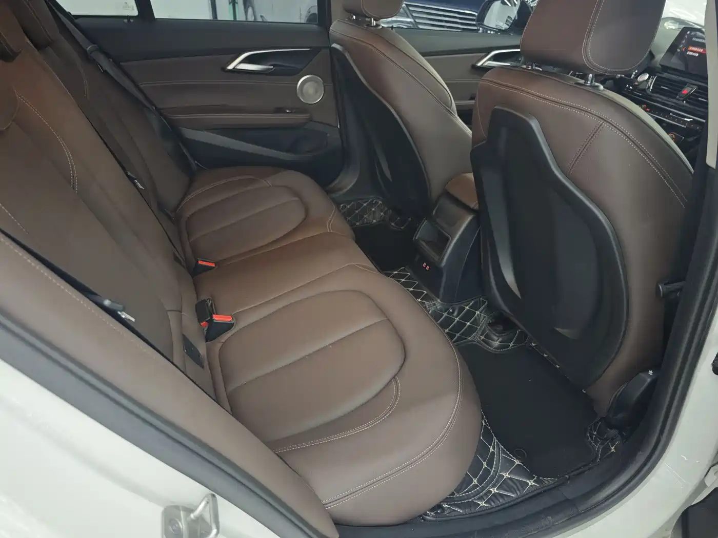 BMW 1 Series 2021 120i M Sport Shadow Edition фото 7