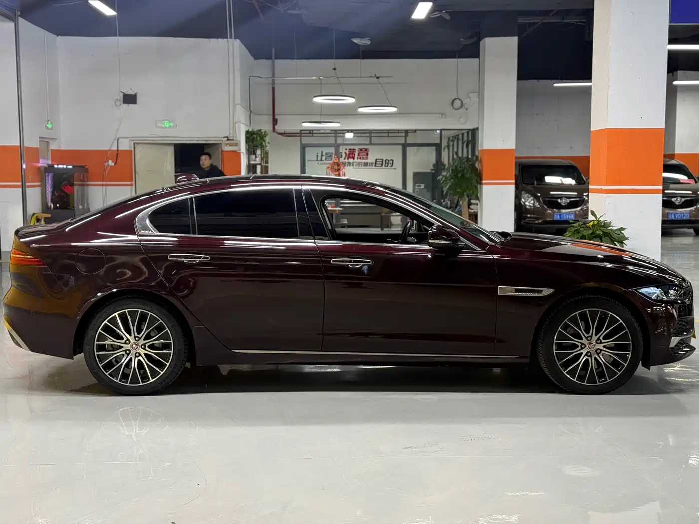 Фото 8 - Jaguar XEL