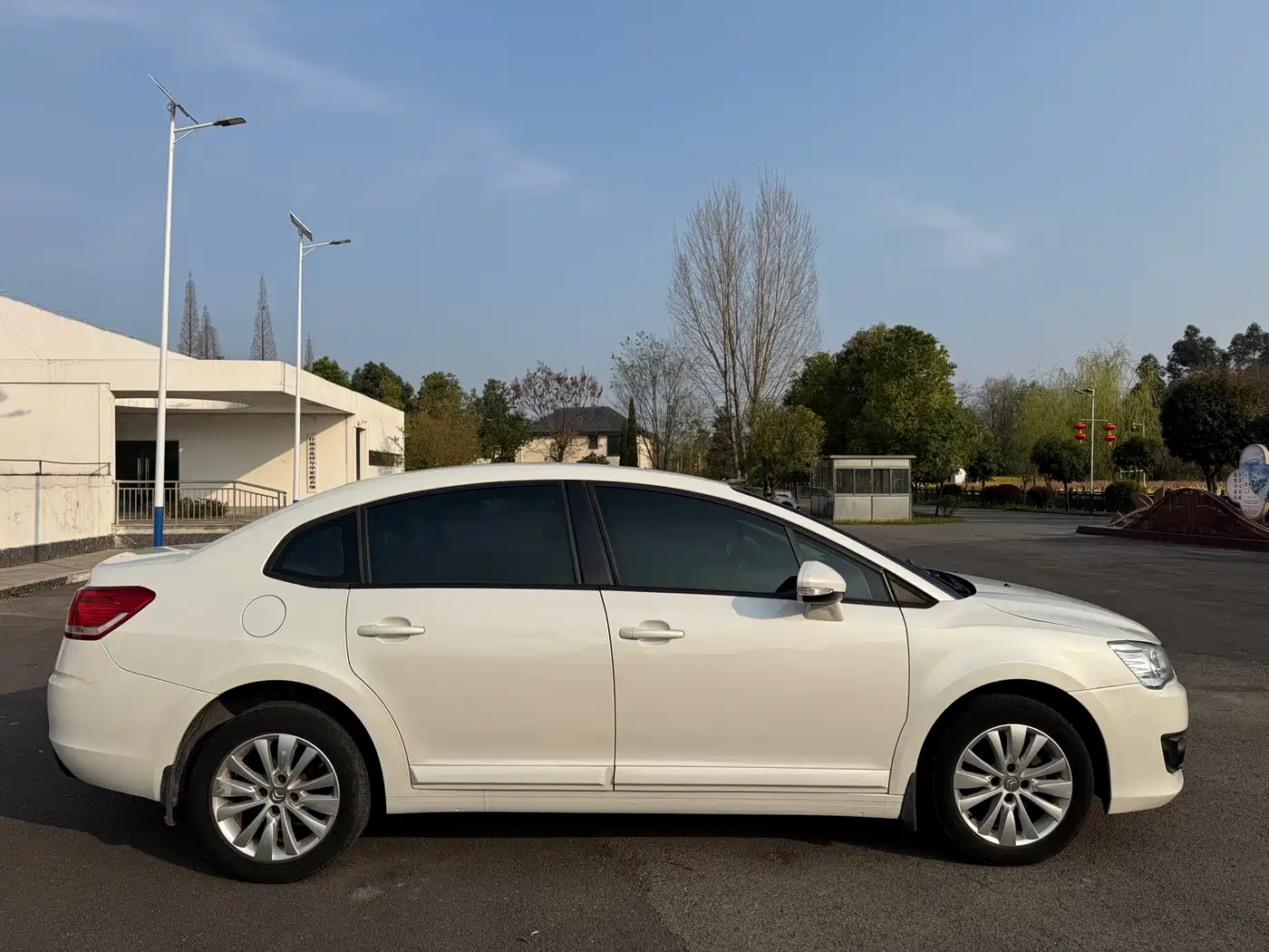 Citroën C-Quatre 2014 2013 Model Sedan 1.6L Manual Premium Style