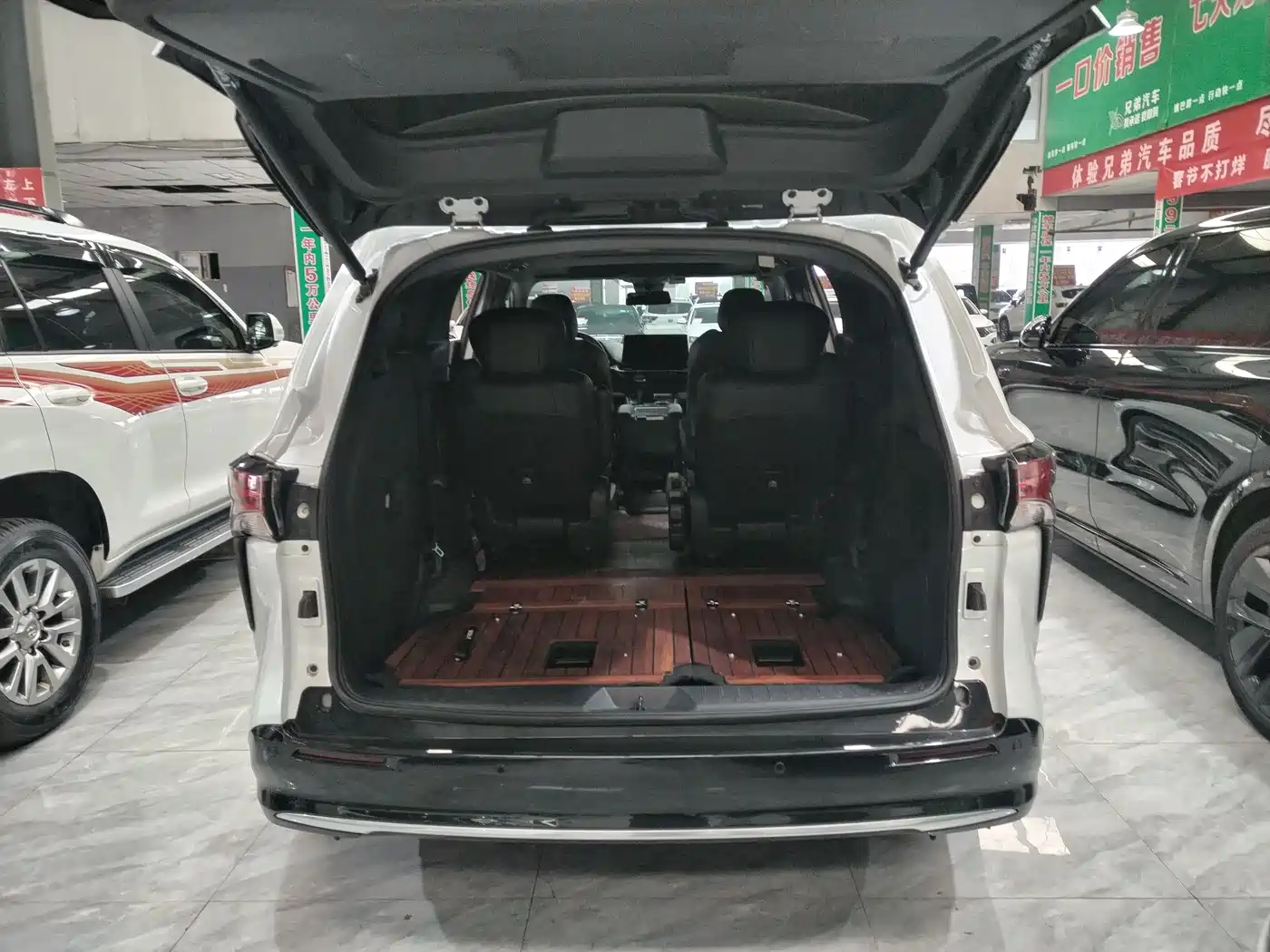 Toyota Sienna 2021 2.5L Hybrid Premium Edition фото 16