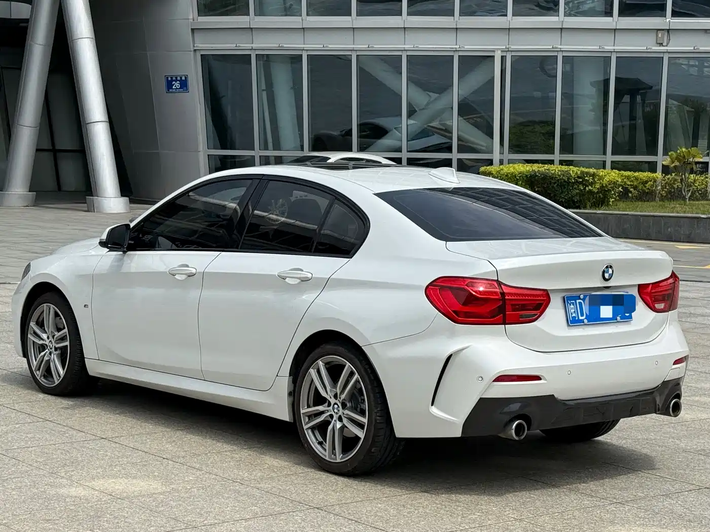 BMW 1 Series 2019 120i Leading M Sport Package фото 6