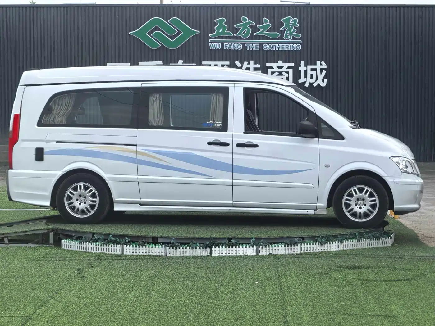 Mercedes-Benz Vito 2013 Model 3.0L Elite Edition фото 4