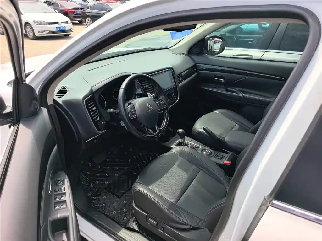 Mitsubishi Outlander 2016 2.4L 4WD Elite Edition 5-seater фото 9