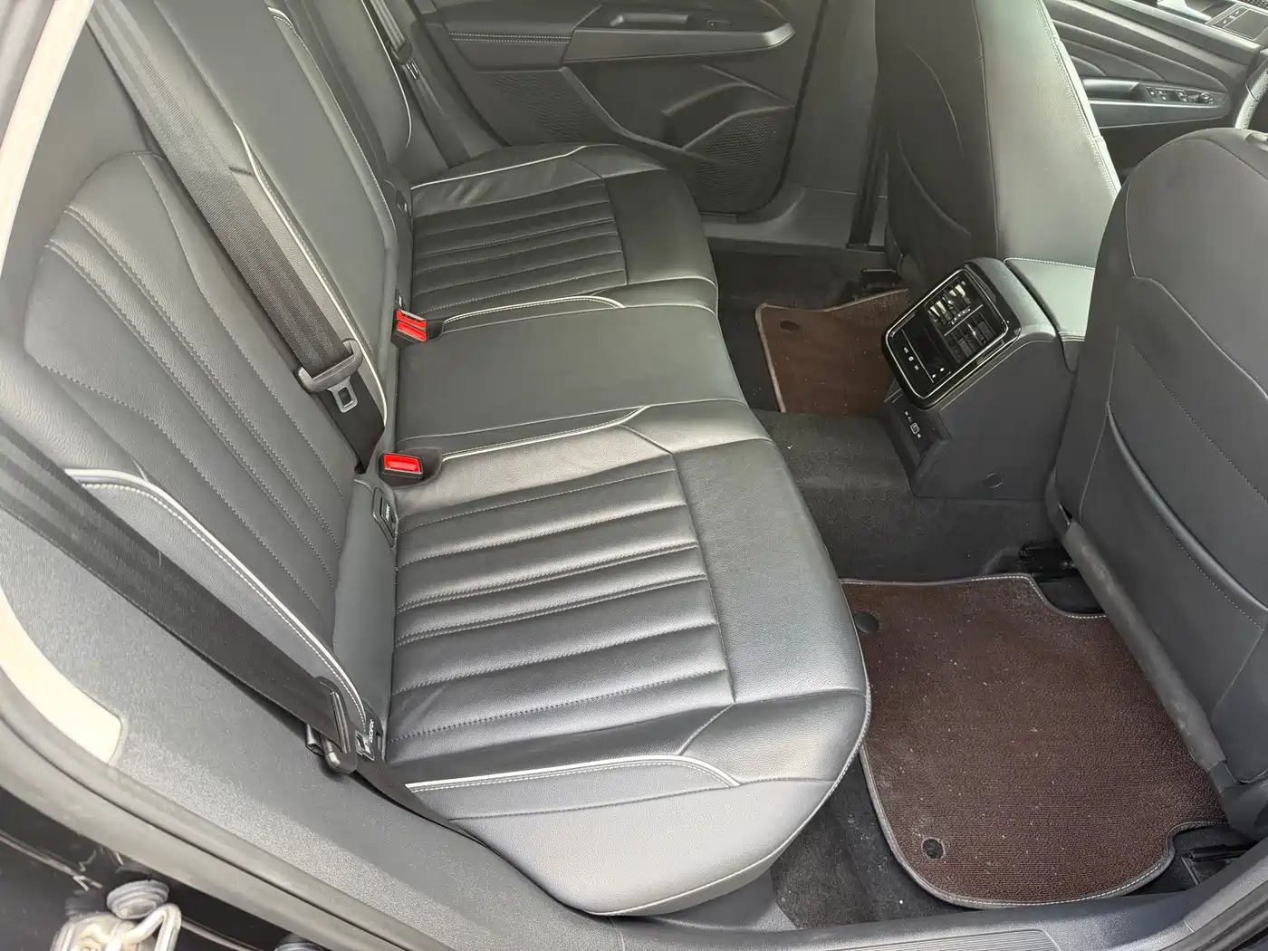 Volkswagen Passat 2022 330TSI Starlight Elite Edition фото 8